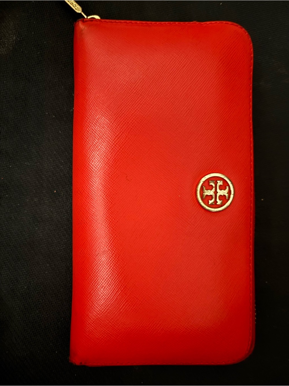 Tory Burch Red Saffiano Zip Wallet with Gold Logo - Picture 2 of 5